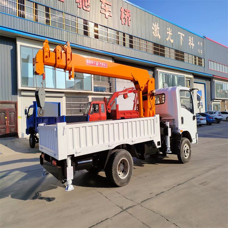 抚顺市三轮随车吊定制 农用改装机自备吊中瑞长期出售